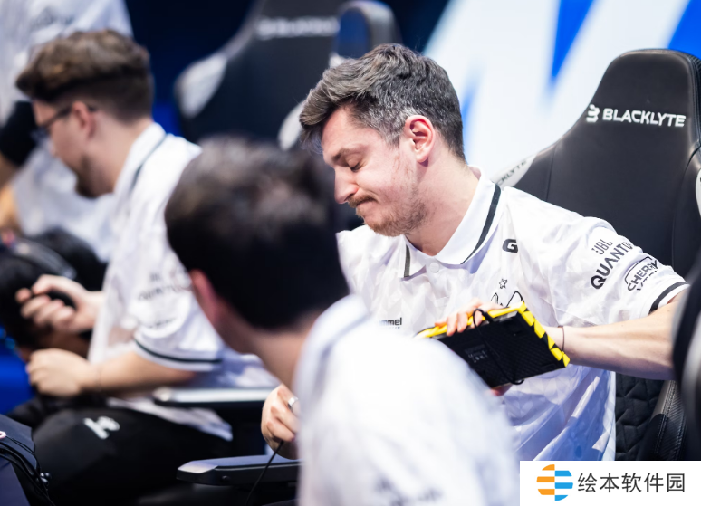 apEX:指挥最难的就是看到队友犯错时不高血压