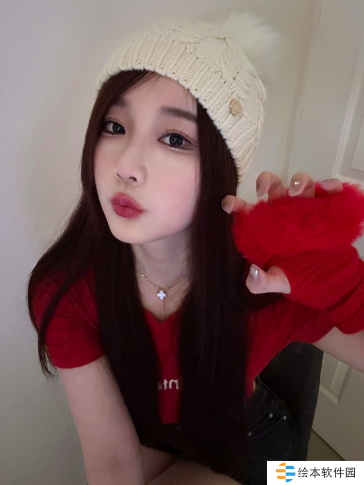 感觉甜甜的？解说Kitty晒照： for the holidays